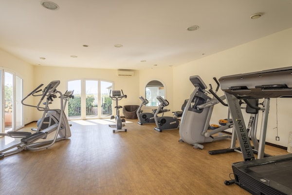 Foto van Provençaalse vakantiebestemming met balkon en toegang tot het zwembad. - gym