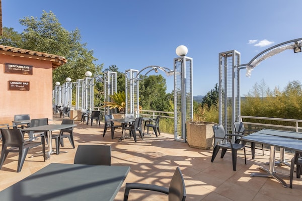 Foto van Provençaals familieappartement voor 6 personen - Vakantiehuis in CALLIAN (VAR) - ParkFacilities