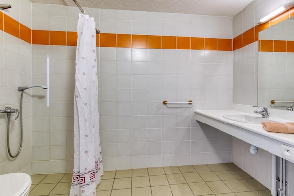 Foto van Toegankelijk verblijf aan het meer voor 4 personen in Miremont - BathRoom