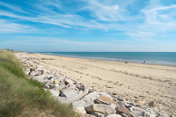 Foto van Normandy Beach Retreat - Vakantiehuis in Saint-Germain-sur-Ay - AreaSummer1KM