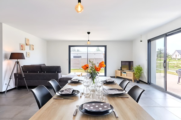 Foto van Normandy Beach Retreat - Vakantiehuis in Saint-Germain-sur-Ay - DiningRoom