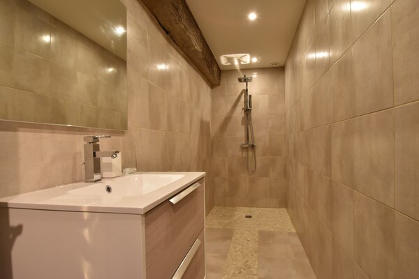 Foto van Vakantiehuis in Angers met privétuin - Vakantiehuis in Saint Laurent-des-Mortiers - BathRoom