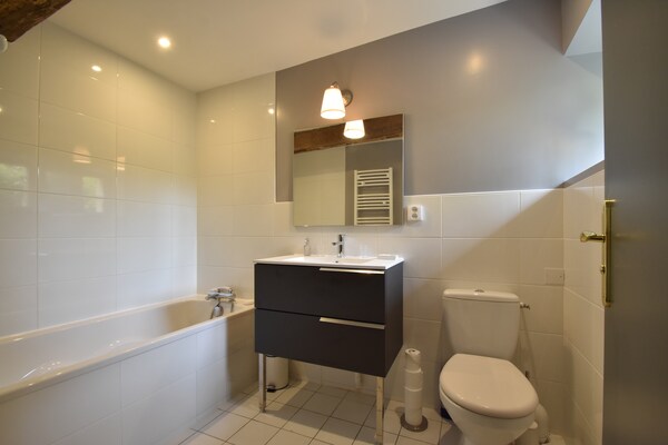 Foto van Vakantiehuis in Angers met privétuin - Vakantiehuis in Saint Laurent-des-Mortiers - BathRoom