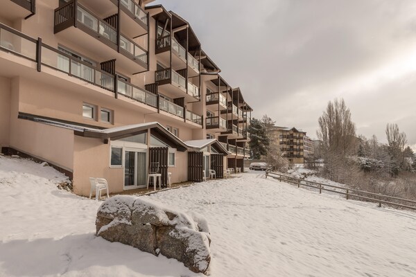 Foto van Premium Cerdagne-appartement voor 6 personen - Vakantiehuis in Font Romeu Ermitage - ExteriorWinter