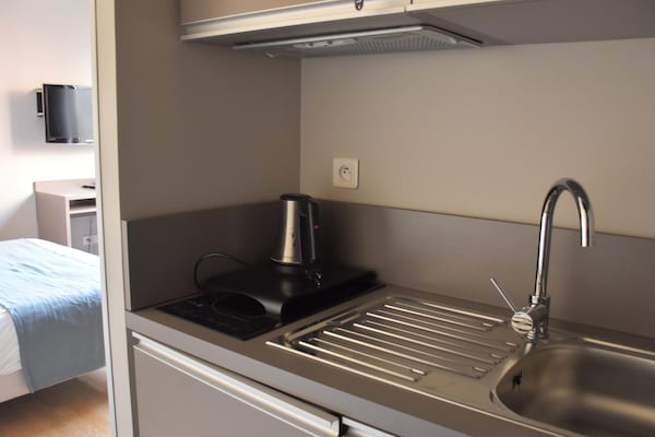 Foto van Modern Couple verblijft in Lyon Docklands - Vakantiehuis in Lyon - Kitchen