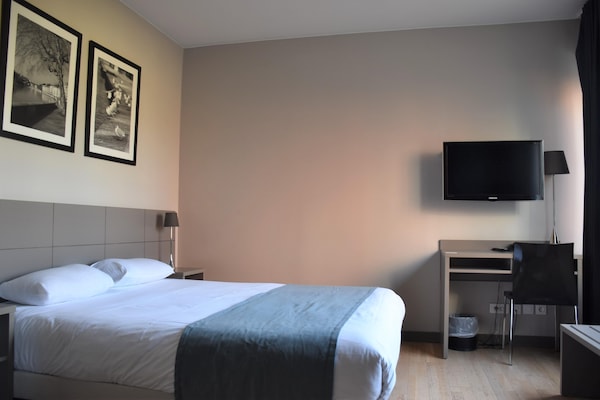 Foto van Modern Couple verblijft in Lyon Docklands - Vakantiehuis in Lyon - BedRoom