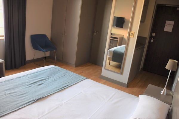 Foto van Modern Couple verblijft in Lyon Docklands - Vakantiehuis in Lyon - BedRoom