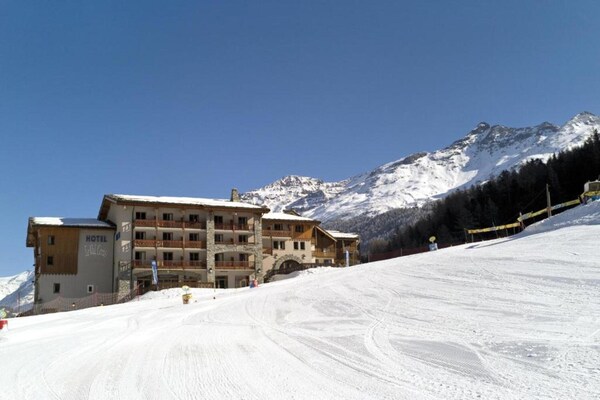 Foto van Premium familiehub voor vijf personen - Vakantiehuis in LANSLEBOURG - ExteriorWinter