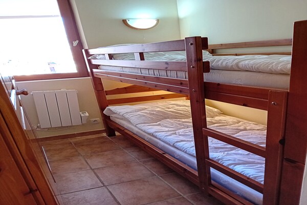 Foto van Appartement voor 6 personen met 2 kamers - Vakantiehuis in Val Cenis - ChildrenRoom