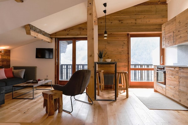 Foto van Modern vakantieverblijf in Chamonix met balkon - Vakantiehuis in Chamonix-Mont-Blanc - LivingRoom