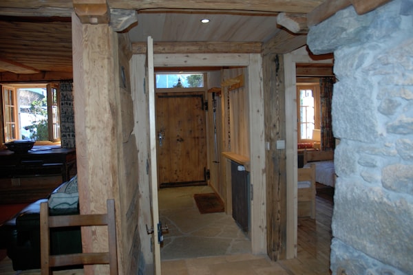 Foto van Chalet in Rhone-Alpes bij Skilift - Vakantiehuis in Les Houches - LivingRoom