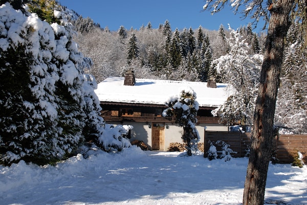 Foto van Chalet in Rhone-Alpes bij Skilift - Vakantiehuis in Les Houches - ExteriorWinter