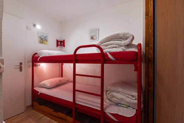 Foto van Appartement in Morillon bij Skipiste - Vakantiehuis in Morillon - ChildrenRoom