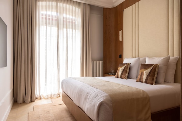 Foto van Prestigieus appartement met airconditioning, 4 slaapkamers/10 plaatsen – Arc de Triomphe - Untagged