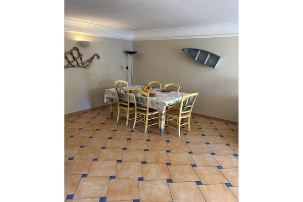 Foto van Provençaalse oase voor zes personen - Vakantiehuis in Sainte Maxime - DiningRoom