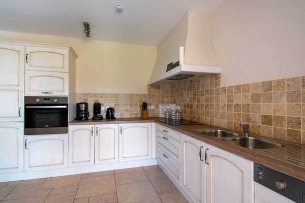 Foto van Vakantiehuis in Le Plan-de-la-Tour met Zwembad - Vakantiehuis in Le Plan-De-La-Tour - Kitchen