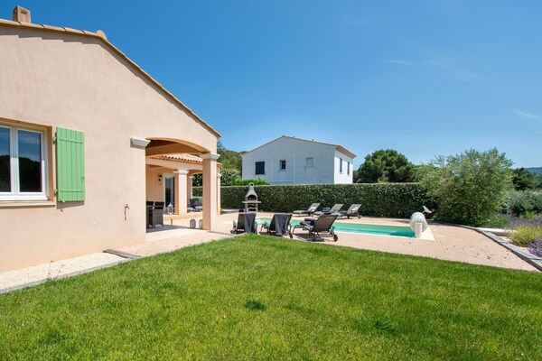 Foto van Vakantiehuis in Le Plan-de-la-Tour met Zwembad - Vakantiehuis in Le Plan-De-La-Tour - GardenSummer