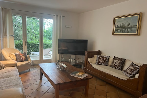 Foto van Familiehuis in Provence met Zwembad en Tuin - Vakantiehuis in Draguignan - LivingRoom