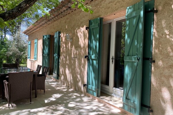 Foto van Familiehuis in Provence met Zwembad en Tuin - Vakantiehuis in Draguignan - TerraceBalcony