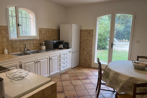 Foto van Familiehuis in Provence met Zwembad en Tuin - Vakantiehuis in Draguignan - Kitchen