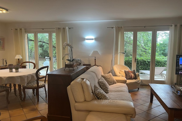 Foto van Familiehuis in Provence met Zwembad en Tuin - Vakantiehuis in Draguignan - DiningRoom