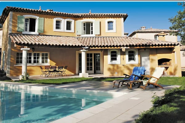 Foto van Privé villa in Fayence met zwembad voor 8 - Vakantiehuis in Fayence - ExteriorSummer