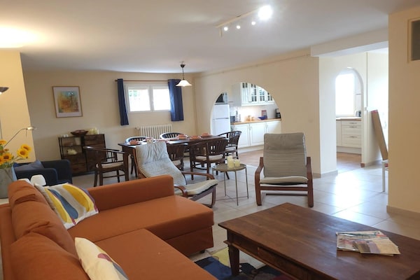 Foto van Twee familievakantiehuisjes met zwembad - Vakantiehuis in Carcès - LivingRoom