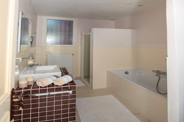 Foto van Twee familievakantiehuisjes met zwembad - Vakantiehuis in Carcès - BathRoom
