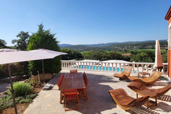 Foto van Twee familievakantiehuisjes met zwembad - Vakantiehuis in Carcès - ViewSummer