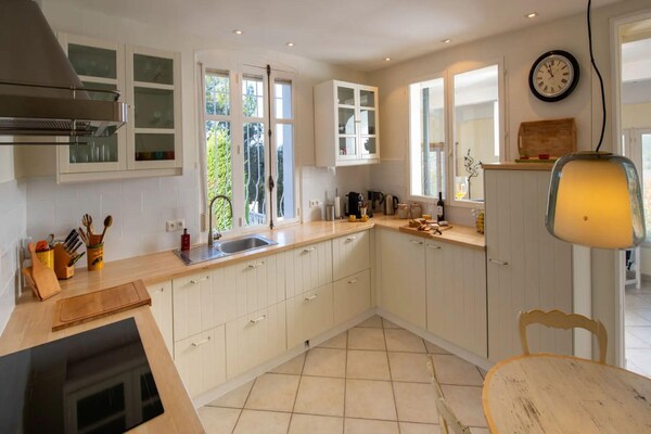 Foto van Twee familievakantiehuisjes met zwembad - Vakantiehuis in Carcès - Kitchen