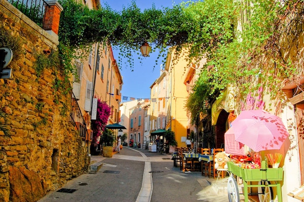 Foto van Villa in Provence met privézwembad & tennis - Vakantiehuis in Nans-Les-Pins - ExteriorSummer