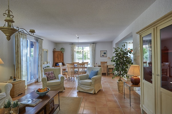 Foto van Provence Villa voor Gezinnen - Vakantiehuis in Nans-Les-Pins - LivingRoom
