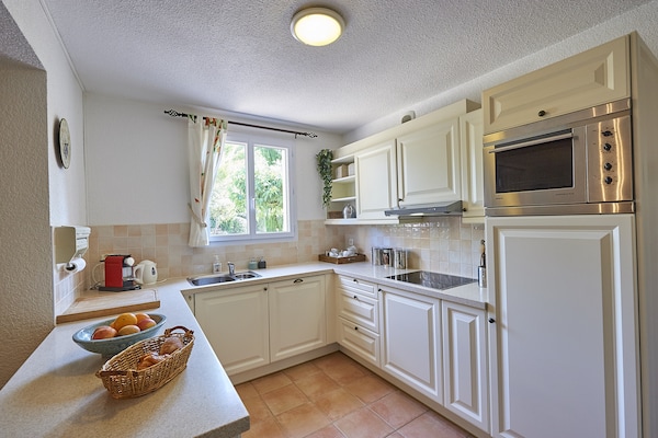 Foto van Provence Villa voor Gezinnen - Vakantiehuis in Nans-Les-Pins - Kitchen