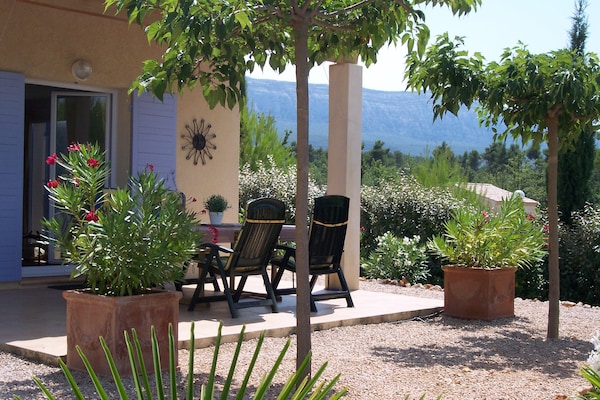 Foto van Provence Villa voor Gezinnen - Vakantiehuis in Nans-Les-Pins - TerraceBalcony