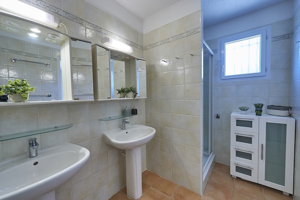Foto van Provence Villa voor Gezinnen - Vakantiehuis in Nans-Les-Pins - BathRoom