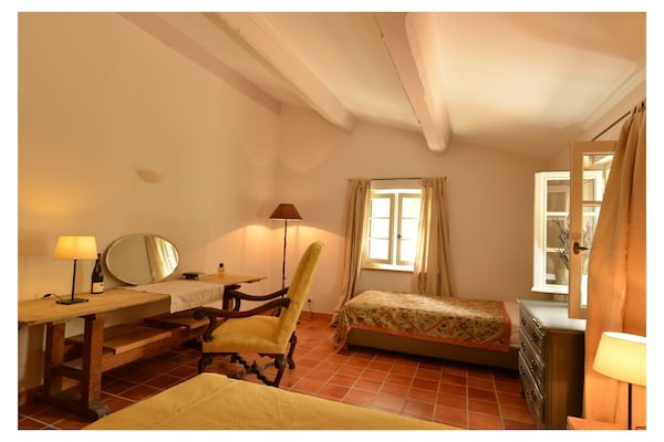 Foto van Pure Provençaalse sfeer met een groot zwembad. - Vakantiehuis in Gigondas - Untagged