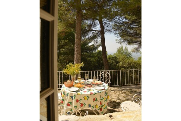 Foto van Pure Provençaalse sfeer met een groot zwembad. - Vakantiehuis in Gigondas - Untagged