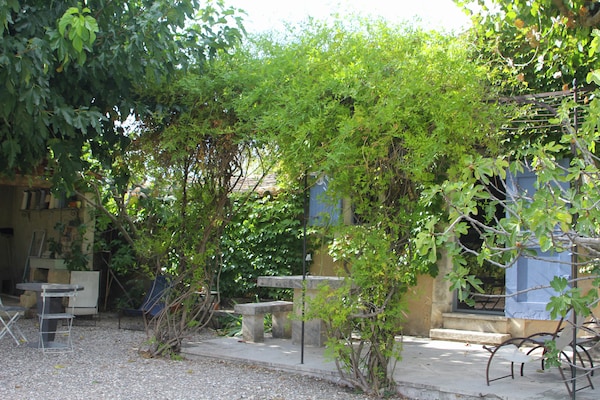 Foto van Huisje in Oppède te midden van wijngaarden - Vakantiehuis in Oppède - ExteriorSummer