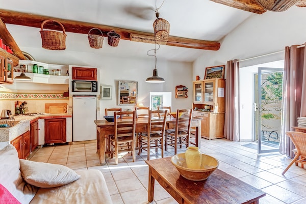 Foto van Huisje in Oppède te midden van wijngaarden - Vakantiehuis in Oppède - DiningRoom