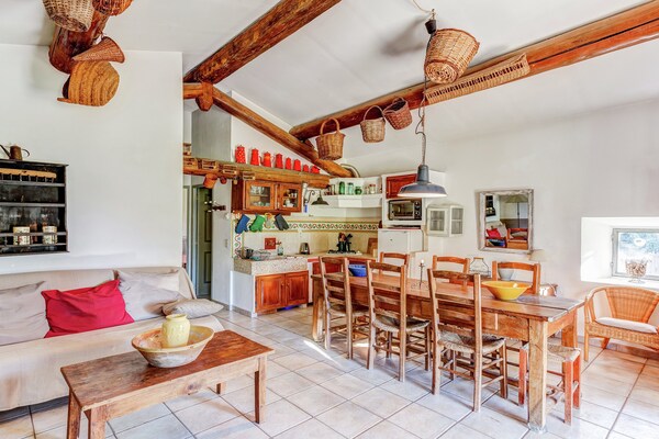 Foto van Huisje in Oppède te midden van wijngaarden - Vakantiehuis in Oppède - DiningRoom
