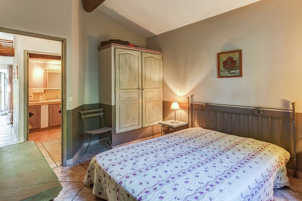 Foto van Huisje in Oppède te midden van wijngaarden - Vakantiehuis in Oppède - BedRoom