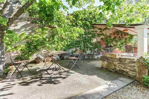 Foto van Cottage in Oppède met Zwembadplezier - Vakantiehuis in Oppède - TerraceBalcony