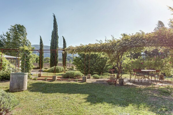 Foto van Cottage in Oppède met Zwembadplezier - Vakantiehuis in Oppède - GardenSummer