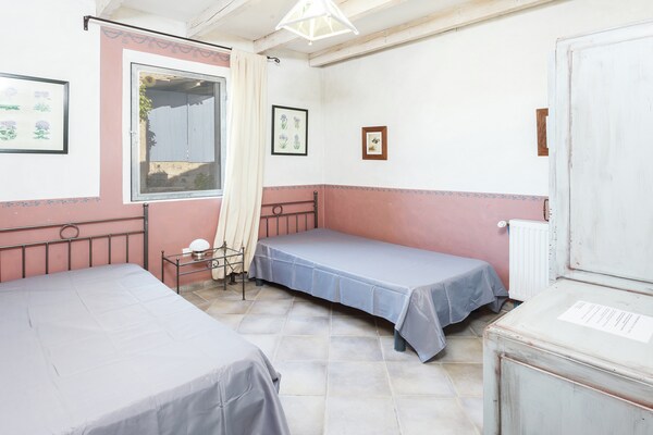 Foto van Cottage in Oppède met Zwembadplezier - Vakantiehuis in Oppède - BedRoom