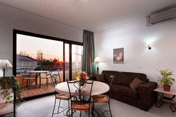 Foto van Provençaalse familievakantie voor zes personen - Vakantiehuis in L'Isle-sur-la-Sorgue - LivingRoom