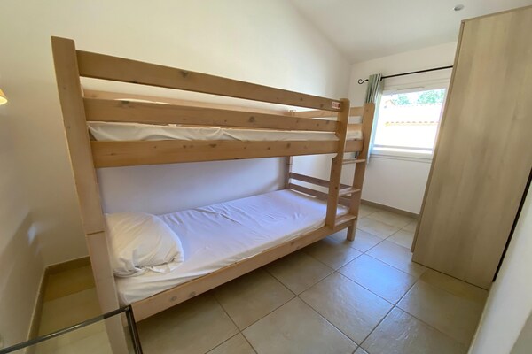 Foto van Provençaalse familievakantie voor zes personen - Vakantiehuis in L'Isle-sur-la-Sorgue - BedRoom