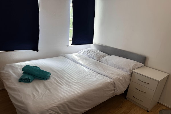 Foto van Rahal Hackney | Double Room Shared washroom - Vakantiehuis in London - BedRoom