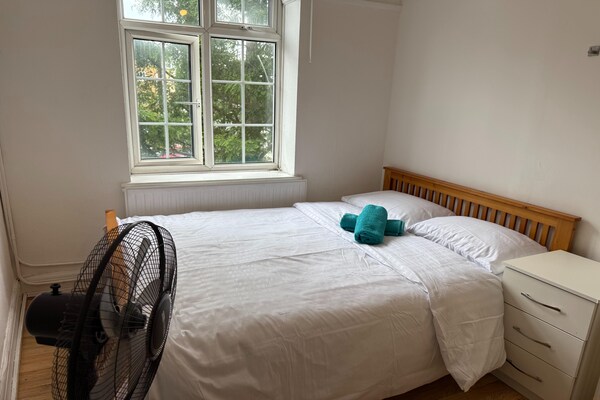 Foto van Rahal Hackney | Double Room Shared washroom - Vakantiehuis in London - BedRoom