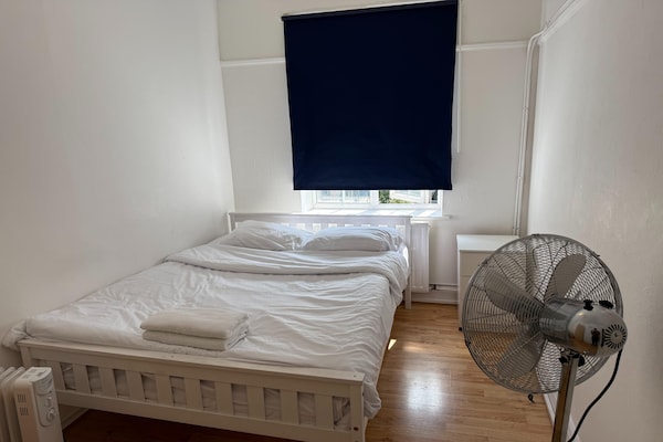 Foto van Rahal Hackney | Double Room Shared washroom - Vakantiehuis in London - BedRoom