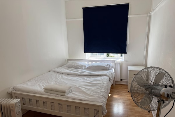 Foto van Rahal Hackney | Double Room Shared washroom - Vakantiehuis in London - BedRoom